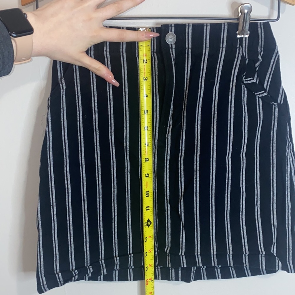 🎈Adorable Mini Holister skirt with pockets! - Picture 5 of 6
